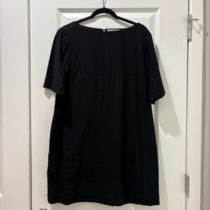 Black Short Sleeve Dress - with pockets